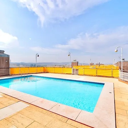 Swimming Pool With Private Parking Apartament Lizbona