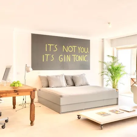 Swimming Pool With Private Parking شقة