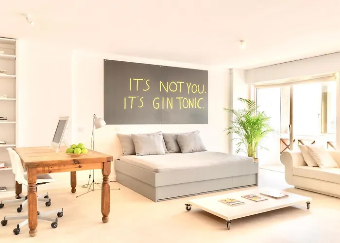 Swimming Pool With Private Parking Lejlighed